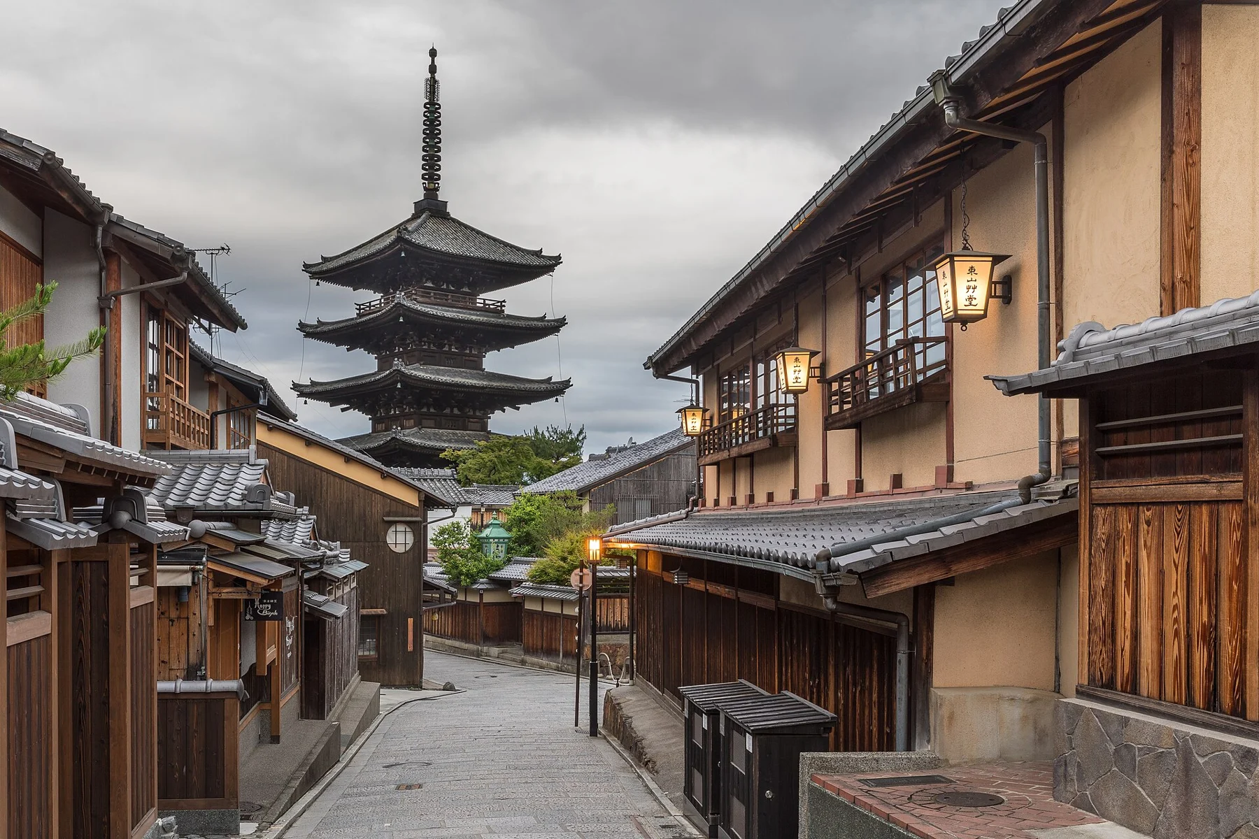 Yasaka-dori and the Yasaka Pagoda · Kyoto